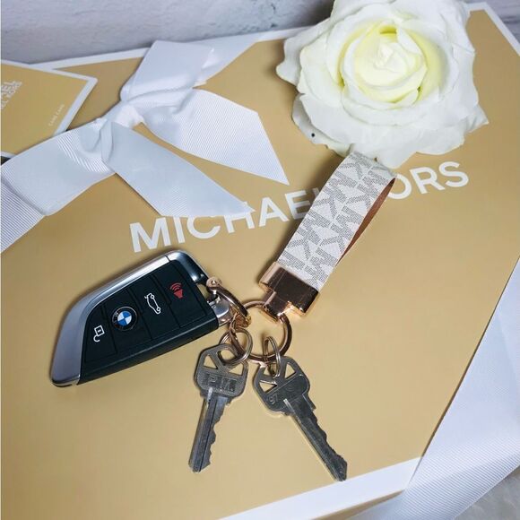 Michael kors KEYCHAIN HOLDER ROSEGOLD HARDWARE - Picture 2 of 6